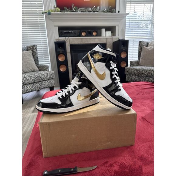 Nike Air Jordan 1 Mid SE Patent Leather Mens Sz 13 White Black Gold 852542-007 main image 4